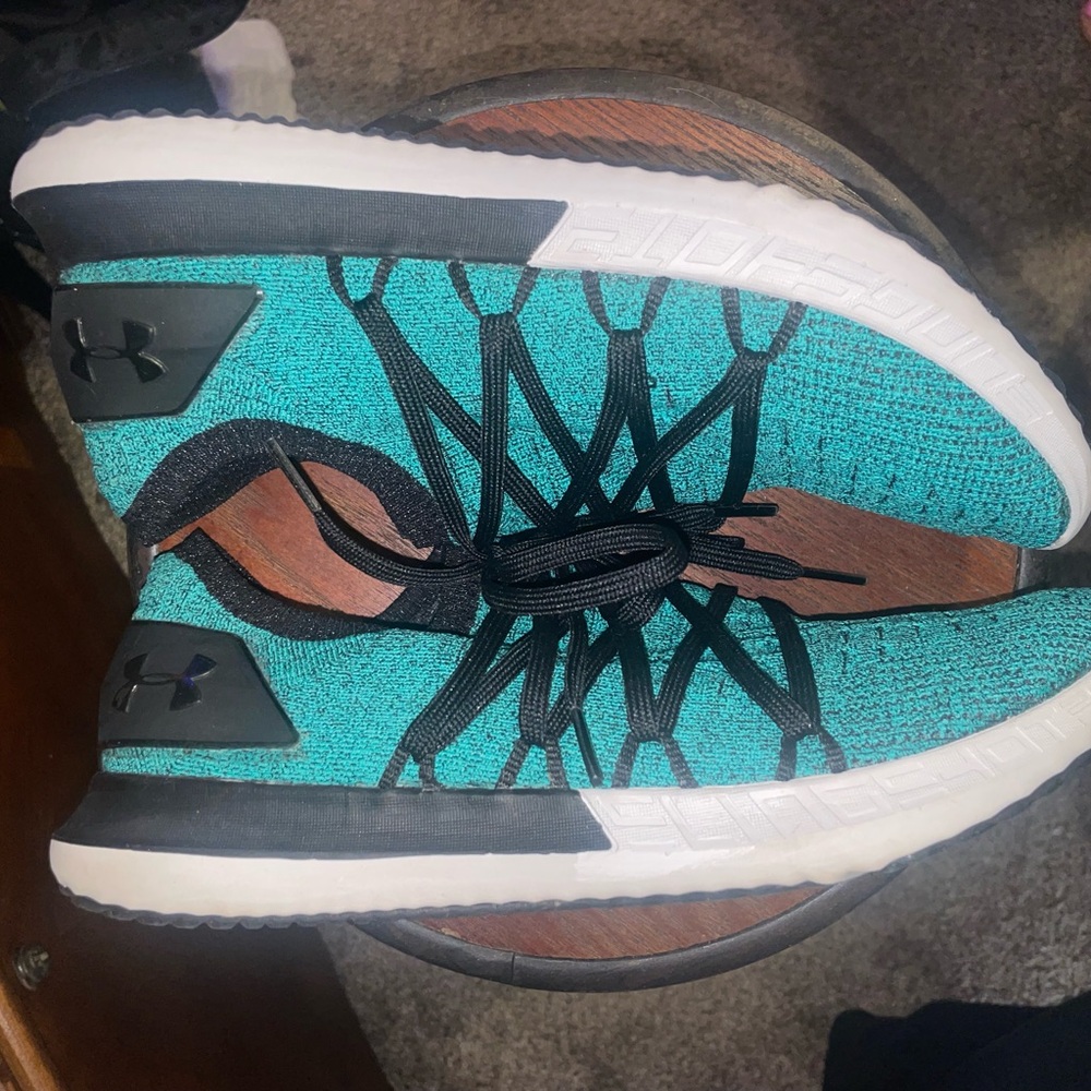 Under Armour Teal Knit Sneakers – Men’s Size 11